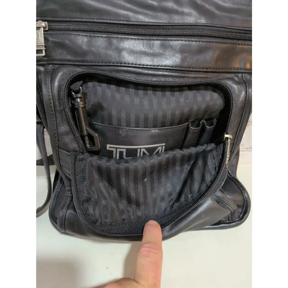 Tumi Black Leather Crossbody Travel Messenger Bag Vertical Organizer Briefcase